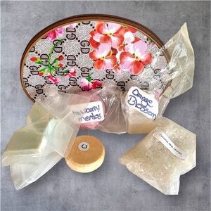 🎅🏻SALE 7 piece  Cosmetic Bag with Bath Products shower steamers bath bombs soap
